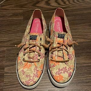 Sperry Topslider with beautiful multi-color coral design sz 10